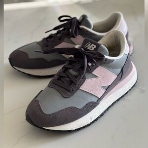 New Balance Women's Gray and Light Pink Retro Runner Sneakers